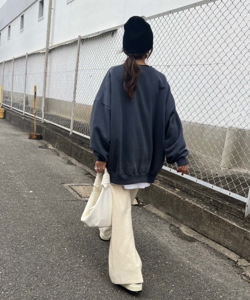 ISOOK(アイスー)の「Over logo sweat / オーバーロゴスウェット(chiica select)(スウェット・レディース・チャコールグレー/ライトグレー・FREE)」の9枚目の写真