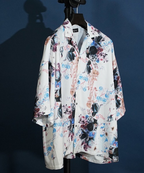 unrelaxing（アンリラクシング）の「ビッグシルエット総柄開襟アロハシャツ（シャツ/ブラウス・メンズ・ホワイト×エメラルドグリーン/その他22/その他18/ブラック×グレー/カラフル/その他15/グリーン系6/ブルー系5/ライトグリーン系6/ホワイト系9/アイボリー系1/グレー系2/イエロー系1/ローズ系3/パープル系4/ライトグレー/エメラルド/レッド系1/ホワイト×ピンク/イエロー系/ピンク系7/ブラック×ブラック/グリーン系5/ブルー系3/U/ブラック系1/ブラック系その他2/V/ブラック系3/ホワイト系/クリアブラック/その他13/その他14/ベージュ系7/グリーン系/オリーブ系1/パープル系3/パープル系/その他8/ライトグリーン系5/ライトグリーン系9/ピンク系3/その他20/ライトグレー系5/オリーブ系4/ダークグリーン系2/グリーン系2/オリーブ系2/その他21/ライトホワイト/その他/ホワイト系8/ベージュ系9/ブラック系9/その他4/D/ブラック系その他4/オリーブ系5/ふじ色系1/ふじ色系/ホワイト×グリーン/ワイン系3/ブルー系4/ホワイト×ブラック/ライラック系/ライトグリーン系7/ケリーグリーン/その他19/その他17/ブラウン系/グレー系/イエロー系2/ライトグリーン/クリアグリーン/レッド系2/ブラック系4/オリーブ系9/スカイブルー系/レッド系/その他2/H/ネイビー系5/アイボリー系/スミクロ/その他27/I/グリーン系1/ブラック系/ダークグリーン系/グレー系3/その他5/O/ホワイト×ゴールド/ブラック×ブルー/パイソン/グレー系6/カーキ系1/ネイビー系1/ライトグリーン系3/W/ライトグレー系/ホワイト系1/カーキ系8/ブラック系2/ブラックミックス/その他24/その他25/B/M/その他9/ワイン系2/グリーン系7/パープル系1/ネイビー系3/ブラック系5/ホワイト系その他4/ネイビー系/ダークブラック/ふじ色系2/ライラック系4/E/ブラック系その他6/ホワイト系その他5/その他23/ホワイト×パープル/その他6/ホワイト×イエロー/K/ブラック系その他/ローズ系1/ダークオリーブ/ライラック系2/ネイビー系6/ホワイト系7/ベージュ系2/ダークグリーン系3/グリーン系9/カーキ系6/ホワイト×ライトピンク/ベージュ系/ブラック系7/ピンク系1/ワイン系1/パープル系5/P/ライム/アイボリー/ナチュラル/カーキ系/スカイブルー系2/ふじ色系3/ピンク系/ブルー系6/ベージュ系4/オリーブ系6/アイボリー系2/ブラック系8/ホワイト系5/ローズ系2/F/ホワイト系4/ホワイト系その他6/ベージュ系5/カーキ系3/アイボリー系3/ホワイト系3/その他10/ホワイト×ブルー/ライラック系3/パープル系2/ライトグレー系4/ライトグリーン系2/T/ホワイト系6/ブラック系その他7/グレー系8/ブラック系6/その他11/X/ライトベージュ/ホワイト系その他/ホワイト×レッド/レッド系3/ベージュ系3/その他3/J/N/ブラック×パープル/ふじ色系4/ピンク系5/ブルー系7/スカイブルー系1/ブラック×イエロー/Y/ローズ系/ブラック/ライラック系1/ベージュ系6/カーキ系5/ダークグリーン系5/グレー系5/グレー系7/ワイン系4/グリーン系4/ネイビー系8/ブラック系その他5/ライトブラック/ブラック×レッド/ライトグリーン系4/カーキ系2/C/ホワイト系その他3/その他26/G/ネイビー系9/クリーム/ベージュ系1/オリーブ系8/ホワイト系その他7/ブラック×ピンク/ネイビー系7/オリーブ系/ライトグレー系1/その他1/ライトグリーン系1/カーキ系7/グリーン系3/カーキ系4/その他12/グリーン系8/ブルー系/A/L/その他7/ピンク系2/アーミー/パープル系6/パープル系8/ネイビー系4/ネイビー系2/ライトグリーン系/ピンク系6/パープル系9/ライトグレー系3/スカイブルー系3/グレー系1/ホワイト系2/ホワイト系その他2/ワイン系/オリーブ系7・FREE）」の2枚目の写真