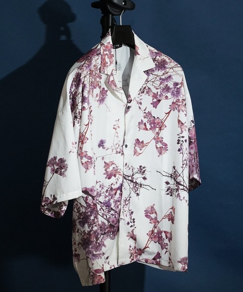 unrelaxing（アンリラクシング）の「ビッグシルエット総柄開襟アロハシャツ（シャツ/ブラウス・メンズ・ホワイト×エメラルドグリーン/その他22/その他18/ブラック×グレー/カラフル/その他15/グリーン系6/ブルー系5/ライトグリーン系6/ホワイト系9/アイボリー系1/グレー系2/イエロー系1/ローズ系3/パープル系4/ライトグレー/エメラルド/レッド系1/ホワイト×ピンク/イエロー系/ピンク系7/ブラック×ブラック/グリーン系5/ブルー系3/U/ブラック系1/ブラック系その他2/V/ブラック系3/ホワイト系/クリアブラック/その他13/その他14/ベージュ系7/グリーン系/オリーブ系1/パープル系3/パープル系/その他8/ライトグリーン系5/ライトグリーン系9/ピンク系3/その他20/ライトグレー系5/オリーブ系4/ダークグリーン系2/グリーン系2/オリーブ系2/その他21/ライトホワイト/その他/ホワイト系8/ベージュ系9/ブラック系9/その他4/D/ブラック系その他4/オリーブ系5/ふじ色系1/ふじ色系/ホワイト×グリーン/ワイン系3/ブルー系4/ホワイト×ブラック/ライラック系/ライトグリーン系7/ケリーグリーン/その他19/その他17/ブラウン系/グレー系/イエロー系2/ライトグリーン/クリアグリーン/レッド系2/ブラック系4/オリーブ系9/スカイブルー系/レッド系/その他2/H/ネイビー系5/アイボリー系/スミクロ/その他27/I/グリーン系1/ブラック系/ダークグリーン系/グレー系3/その他5/O/ホワイト×ゴールド/ブラック×ブルー/パイソン/グレー系6/カーキ系1/ネイビー系1/ライトグリーン系3/W/ライトグレー系/ホワイト系1/カーキ系8/ブラック系2/ブラックミックス/その他24/その他25/B/M/その他9/ワイン系2/グリーン系7/パープル系1/ネイビー系3/ブラック系5/ホワイト系その他4/ネイビー系/ダークブラック/ふじ色系2/ライラック系4/E/ブラック系その他6/ホワイト系その他5/その他23/ホワイト×パープル/その他6/ホワイト×イエロー/K/ブラック系その他/ローズ系1/ダークオリーブ/ライラック系2/ネイビー系6/ホワイト系7/ベージュ系2/ダークグリーン系3/グリーン系9/カーキ系6/ホワイト×ライトピンク/ベージュ系/ブラック系7/ピンク系1/ワイン系1/パープル系5/P/ライム/アイボリー/ナチュラル/カーキ系/スカイブルー系2/ふじ色系3/ピンク系/ブルー系6/ベージュ系4/オリーブ系6/アイボリー系2/ブラック系8/ホワイト系5/ローズ系2/F/ホワイト系4/ホワイト系その他6/ベージュ系5/カーキ系3/アイボリー系3/ホワイト系3/その他10/ホワイト×ブルー/ライラック系3/パープル系2/ライトグレー系4/ライトグリーン系2/T/ホワイト系6/ブラック系その他7/グレー系8/ブラック系6/その他11/X/ライトベージュ/ホワイト系その他/ホワイト×レッド/レッド系3/ベージュ系3/その他3/J/N/ブラック×パープル/ふじ色系4/ピンク系5/ブルー系7/スカイブルー系1/ブラック×イエロー/Y/ローズ系/ブラック/ライラック系1/ベージュ系6/カーキ系5/ダークグリーン系5/グレー系5/グレー系7/ワイン系4/グリーン系4/ネイビー系8/ブラック系その他5/ライトブラック/ブラック×レッド/ライトグリーン系4/カーキ系2/C/ホワイト系その他3/その他26/G/ネイビー系9/クリーム/ベージュ系1/オリーブ系8/ホワイト系その他7/ブラック×ピンク/ネイビー系7/オリーブ系/ライトグレー系1/その他1/ライトグリーン系1/カーキ系7/グリーン系3/カーキ系4/その他12/グリーン系8/ブルー系/A/L/その他7/ピンク系2/アーミー/パープル系6/パープル系8/ネイビー系4/ネイビー系2/ライトグリーン系/ピンク系6/パープル系9/ライトグレー系3/スカイブルー系3/グレー系1/ホワイト系2/ホワイト系その他2/ワイン系/オリーブ系7・FREE）」の16枚目の写真