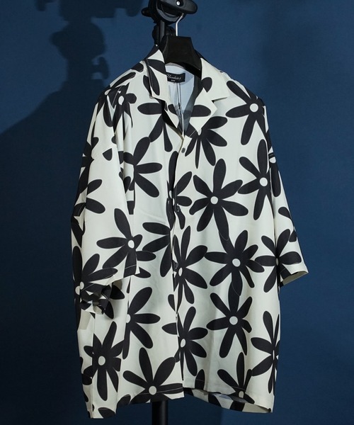 unrelaxing（アンリラクシング）の「ビッグシルエット総柄開襟アロハシャツ（シャツ/ブラウス・メンズ・ホワイト×エメラルドグリーン/その他22/その他18/ブラック×グレー/カラフル/その他15/グリーン系6/ブルー系5/ライトグリーン系6/ホワイト系9/アイボリー系1/グレー系2/イエロー系1/ローズ系3/パープル系4/ライトグレー/エメラルド/レッド系1/ホワイト×ピンク/イエロー系/ピンク系7/ブラック×ブラック/グリーン系5/ブルー系3/U/ブラック系1/ブラック系その他2/V/ブラック系3/ホワイト系/クリアブラック/その他13/その他14/ベージュ系7/グリーン系/オリーブ系1/パープル系3/パープル系/その他8/ライトグリーン系5/ライトグリーン系9/ピンク系3/その他20/ライトグレー系5/オリーブ系4/ダークグリーン系2/グリーン系2/オリーブ系2/その他21/ライトホワイト/その他/ホワイト系8/ベージュ系9/ブラック系9/その他4/D/ブラック系その他4/オリーブ系5/ふじ色系1/ふじ色系/ホワイト×グリーン/ワイン系3/ブルー系4/ホワイト×ブラック/ライラック系/ライトグリーン系7/ケリーグリーン/その他19/その他17/ブラウン系/グレー系/イエロー系2/ライトグリーン/クリアグリーン/レッド系2/ブラック系4/オリーブ系9/スカイブルー系/レッド系/その他2/H/ネイビー系5/アイボリー系/スミクロ/その他27/I/グリーン系1/ブラック系/ダークグリーン系/グレー系3/その他5/O/ホワイト×ゴールド/ブラック×ブルー/パイソン/グレー系6/カーキ系1/ネイビー系1/ライトグリーン系3/W/ライトグレー系/ホワイト系1/カーキ系8/ブラック系2/ブラックミックス/その他24/その他25/B/M/その他9/ワイン系2/グリーン系7/パープル系1/ネイビー系3/ブラック系5/ホワイト系その他4/ネイビー系/ダークブラック/ふじ色系2/ライラック系4/E/ブラック系その他6/ホワイト系その他5/その他23/ホワイト×パープル/その他6/ホワイト×イエロー/K/ブラック系その他/ローズ系1/ダークオリーブ/ライラック系2/ネイビー系6/ホワイト系7/ベージュ系2/ダークグリーン系3/グリーン系9/カーキ系6/ホワイト×ライトピンク/ベージュ系/ブラック系7/ピンク系1/ワイン系1/パープル系5/P/ライム/アイボリー/ナチュラル/カーキ系/スカイブルー系2/ふじ色系3/ピンク系/ブルー系6/ベージュ系4/オリーブ系6/アイボリー系2/ブラック系8/ホワイト系5/ローズ系2/F/ホワイト系4/ホワイト系その他6/ベージュ系5/カーキ系3/アイボリー系3/ホワイト系3/その他10/ホワイト×ブルー/ライラック系3/パープル系2/ライトグレー系4/ライトグリーン系2/T/ホワイト系6/ブラック系その他7/グレー系8/ブラック系6/その他11/X/ライトベージュ/ホワイト系その他/ホワイト×レッド/レッド系3/ベージュ系3/その他3/J/N/ブラック×パープル/ふじ色系4/ピンク系5/ブルー系7/スカイブルー系1/ブラック×イエロー/Y/ローズ系/ブラック/ライラック系1/ベージュ系6/カーキ系5/ダークグリーン系5/グレー系5/グレー系7/ワイン系4/グリーン系4/ネイビー系8/ブラック系その他5/ライトブラック/ブラック×レッド/ライトグリーン系4/カーキ系2/C/ホワイト系その他3/その他26/G/ネイビー系9/クリーム/ベージュ系1/オリーブ系8/ホワイト系その他7/ブラック×ピンク/ネイビー系7/オリーブ系/ライトグレー系1/その他1/ライトグリーン系1/カーキ系7/グリーン系3/カーキ系4/その他12/グリーン系8/ブルー系/A/L/その他7/ピンク系2/アーミー/パープル系6/パープル系8/ネイビー系4/ネイビー系2/ライトグリーン系/ピンク系6/パープル系9/ライトグレー系3/スカイブルー系3/グレー系1/ホワイト系2/ホワイト系その他2/ワイン系/オリーブ系7・FREE）」の19枚目の写真