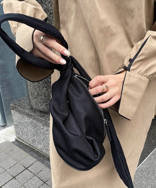 CAPRICIEUX LE'MAGE（カプリシューレマージュ）の「〈LE VERNIS/ル・ベルニ〉メッシュラップバッグ（ハンドバッグ・レディース・ブラック/イエロー・FREE）」の4枚目の写真