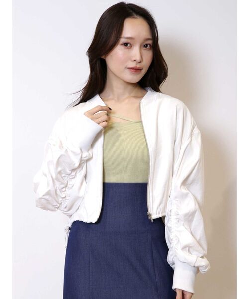 MERCURYDUO(マーキュリーデュオ)の「ドロストボリュームスリーブブルゾン(ブルゾン・レディース・ベージュ/アイボリー・FREE)」の2枚目の写真