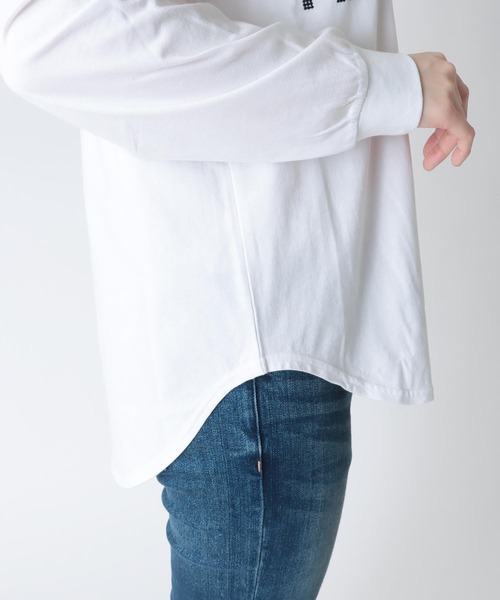 Jines（ジネス）の「ロゴ入り・ロングTシャツ（Tシャツ/カットソー・レディース・ホワイト/ライトイエロー/ライトベージュ・38）」の11枚目の写真