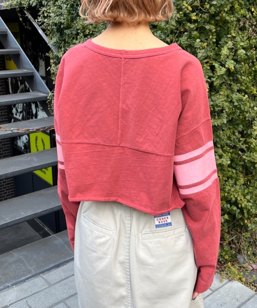 HELLO.SANFRANCISCO(ハローサンフランシスコ)の「【HELLO.SANFRANCISCO/ハローサンフランシスコ】ピグメントクロップドフットボールTEE(Tシャツ/カットソー・レディース・ホワイト/チャコールグレー/レッド・FREE)」の13枚目の写真