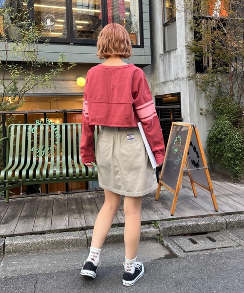HELLO.SANFRANCISCO(ハローサンフランシスコ)の「【HELLO.SANFRANCISCO/ハローサンフランシスコ】ピグメントクロップドフットボールTEE(Tシャツ/カットソー・レディース・ホワイト/チャコールグレー/レッド・FREE)」の18枚目の写真