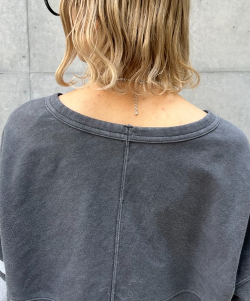 HELLO.SANFRANCISCO(ハローサンフランシスコ)の「【HELLO.SANFRANCISCO/ハローサンフランシスコ】ピグメントクロップドフットボールTEE(Tシャツ/カットソー・レディース・ホワイト/チャコールグレー/レッド・FREE)」の17枚目の写真