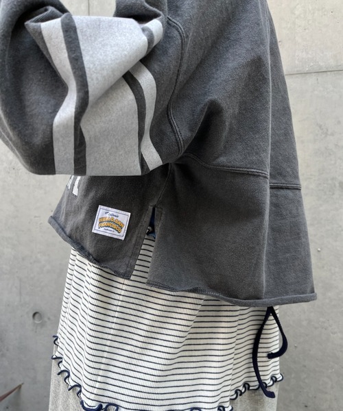 HELLO.SANFRANCISCO(ハローサンフランシスコ)の「【HELLO.SANFRANCISCO/ハローサンフランシスコ】ピグメントクロップドフットボールTEE(Tシャツ/カットソー・レディース・ホワイト/チャコールグレー/レッド・FREE)」の11枚目の写真