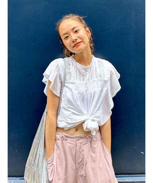 Ungrid（アングリッド）の「コットンノースリフリルブラウス（シャツ/ブラウス・レディース・オレンジ/ブラック/オフホワイト・FREE）」の4枚目の写真