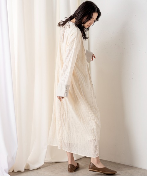 MILLION CARATS(ミリオンカラッツ)の「バックスタイルまで抜け目なく!ゆったりとしたフォルムでナチュラルな印象を与えるシアーカフタンワンピース(ワンピース・レディース・ブラック/マルチ/オフホワイト・FREE)」の16枚目の写真