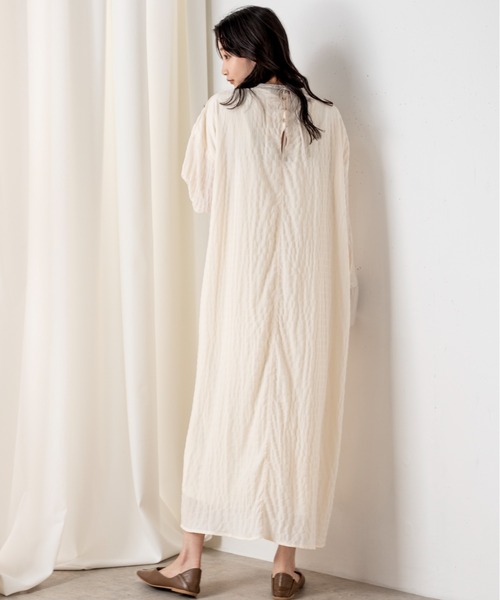 MILLION CARATS(ミリオンカラッツ)の「バックスタイルまで抜け目なく!ゆったりとしたフォルムでナチュラルな印象を与えるシアーカフタンワンピース(ワンピース・レディース・ブラック/マルチ/オフホワイト・FREE)」の17枚目の写真