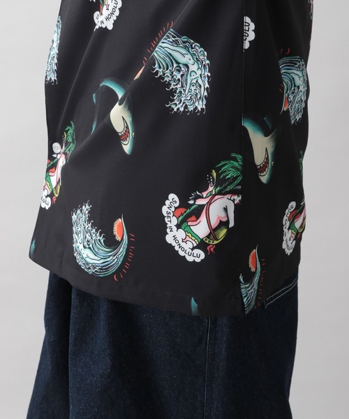 RAGEBLUE(レイジブルー)の「エドハーディコラボ総柄デザインシャツ(シャツ/ブラウス・メンズ・ブラック/ネイビー・MEDIUM/LARGE)」の4枚目の写真