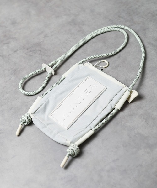 HUNTER(ハンター)の「/HUNTER/TRAVEL RIPSTOP PHONE POUCH(ショルダーバッグ・レディース・ライラック/ホワイト/ホワイト系その他/ブラック/イエロー/グリーン/ブラック×ピンク/ベージュ/ブラウン/ライトグリーン/ピンク/ダークパープル/ブラック系その他・FREE)」の2枚目の写真