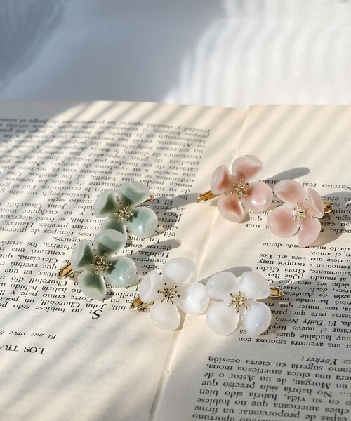 colleca la（コレカラ）の「シアーフラワーイヤリング（イヤリング・レディース・ブルーグリーン/ホワイト/ピンク・ﾌﾘ-）」の7枚目の写真