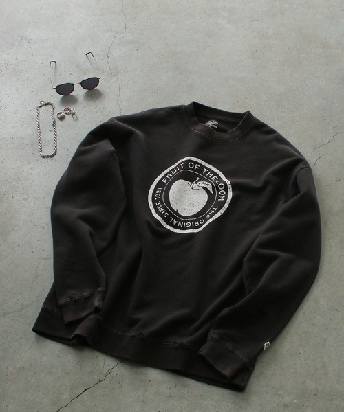 FRUIT OF THE LOOM(フルーツオブザルーム)の「【FRUIT OF THE LOOM】BLACK PRINT SWEATSHIRT/スウェット(スウェット・メンズ・C/A/B・M/L/XL)」の2枚目の写真