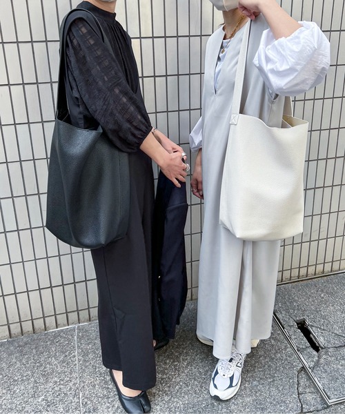 feepur（フェピュール）の「フェイクレザーショルダーバッグ（ショルダーバッグ・レディース・アイボリー/ブラック・FREE）」の11枚目の写真