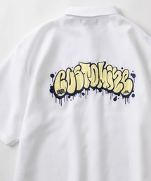 make a ray!（メイク ア レイ！）の「ストリートグラフィティ「CUSTOMIZE」 ワンポイントロゴ＆バックアップリケ刺繍デザイン ビッグシルエット レギュラーカラー半袖シャツ/バブルロゴ（シャツ/ブラウス・メンズ）」