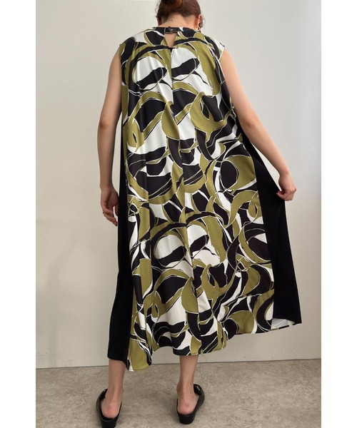 palm RICHE（ポームリシュ）の「レトロリーフ柄バイカラーワンピース