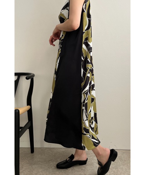 palm RICHE（ポームリシュ）の「レトロリーフ柄バイカラーワンピース
