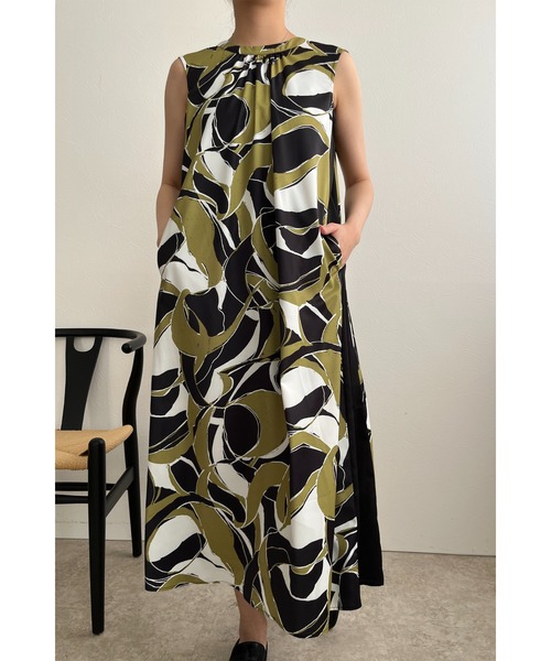   パームリーフ柄 ワンピース palm RICHE（ポームリシュ）の「レトロリーフ柄バイカラーワンピース