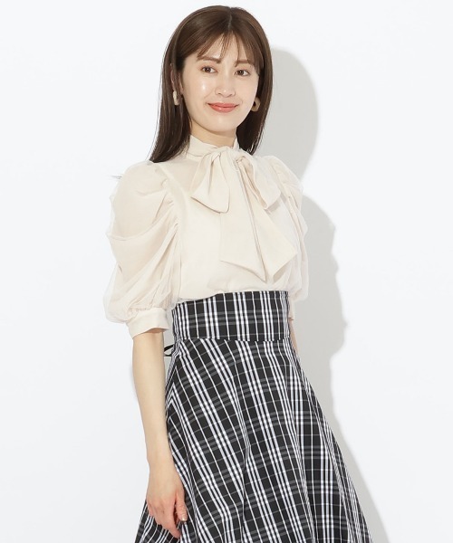 AND COUTURE(アンドクチュール)の「チュールレーヤードブラウス(シャツ/ブラウス・レディース・ピンク/オフホワイト/ライトグレー/ベージュ・MEDIUM)」の3枚目の写真