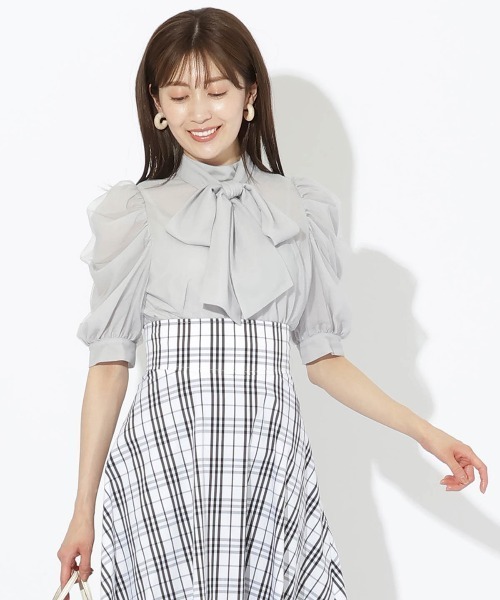 AND COUTURE(アンドクチュール)の「チュールレーヤードブラウス(シャツ/ブラウス・レディース・ピンク/オフホワイト/ライトグレー/ベージュ・MEDIUM)」の2枚目の写真