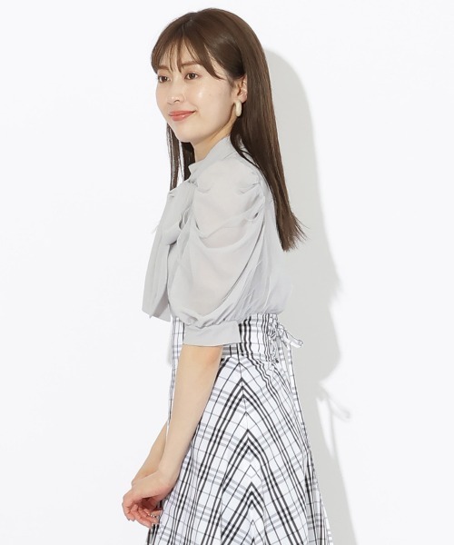 AND COUTURE(アンドクチュール)の「チュールレーヤードブラウス(シャツ/ブラウス・レディース・ピンク/オフホワイト/ライトグレー/ベージュ・MEDIUM)」の14枚目の写真