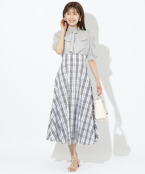 AND COUTURE(アンドクチュール)の「チュールレーヤードブラウス(シャツ/ブラウス・レディース・ピンク/オフホワイト/ライトグレー/ベージュ・MEDIUM)」の8枚目の写真