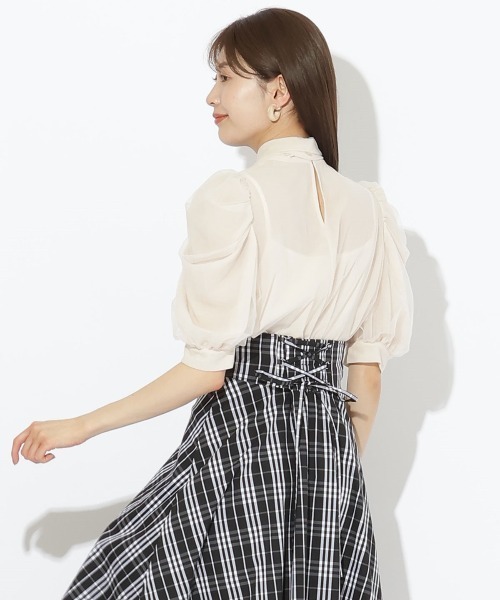 AND COUTURE(アンドクチュール)の「チュールレーヤードブラウス(シャツ/ブラウス・レディース・ピンク/オフホワイト/ライトグレー/ベージュ・MEDIUM)」の9枚目の写真