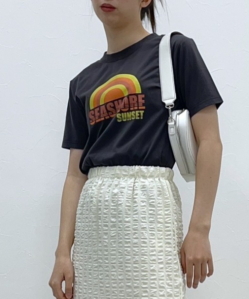 FOREVER 21(フォーエバー トゥエンティーワン)の「レトログラフィックTシャツ(Tシャツ/カットソー・レディース・ゴールド/グレー系その他7/ホワイト・FREE)」の2枚目の写真