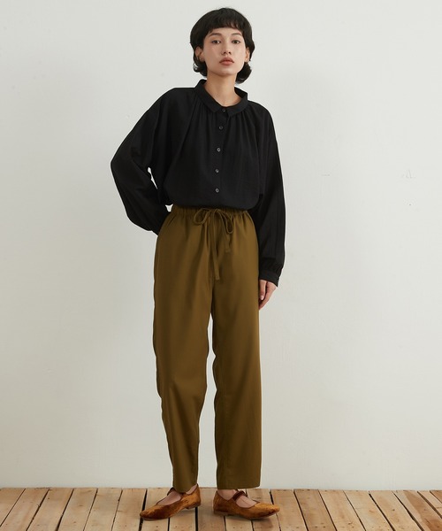 On One's Own(オンワンズオン)の「On One's Own リネンミックスリラックスストレートパンツ(スラックス・レディース・オリーブ/ブラウン/ブラック・M/S/L)」の8枚目の写真