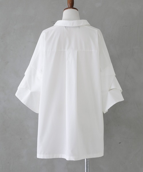 kOhAKU（コハク）の「『デザインスリーブアシメシャツ』（シャツ/ブラウス・レディース・ブラック/オフホワイト・FREE）」の6枚目の写真