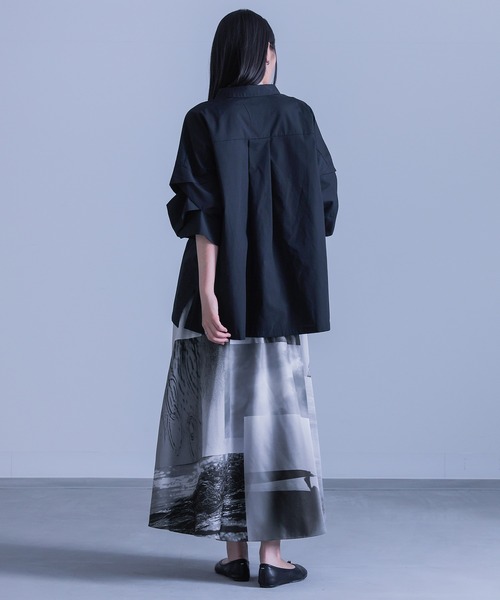 kOhAKU（コハク）の「『デザインスリーブアシメシャツ』（シャツ/ブラウス・レディース・ブラック/オフホワイト・FREE）」の18枚目の写真