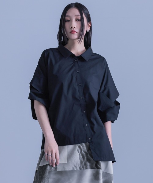 kOhAKU（コハク）の「『デザインスリーブアシメシャツ』（シャツ/ブラウス・レディース・ブラック/オフホワイト・FREE）」の16枚目の写真