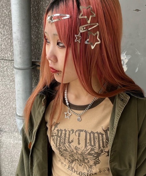 バレンティノ　ヘアピン Vlogo Signature Hair Clip In Resin, Metal And Crystals for