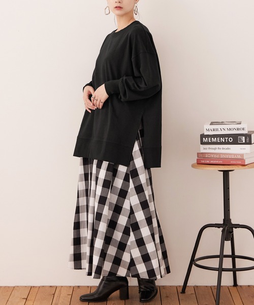 Fashion Letter（ファッションレター）の「【M-5L】ミニ裏毛 サイドスリットトレーナー（スウェット・レディース・チャコールグレー/オフホワイト/ブラック・M～Ｌ/4L～5L/LL～3L）」の22枚目の写真