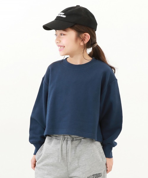devirock（デビロック）の「無地 クロップド丈 スウェットトレーナー（スウェット・キッズ・オートミール/ダークネイビー/レッド系2・120cm/160cm/140cm/150cm/130cm/110cm/100cm）」の2枚目の写真