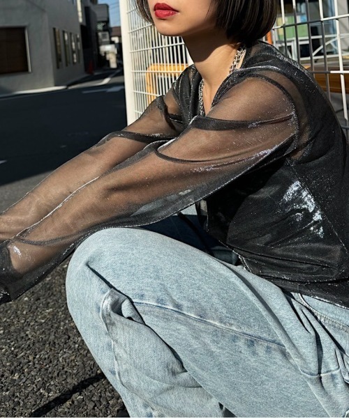 PAGEBOY（ページボーイ）の「メタリックシアーシャーリング（Tシャツ/カットソー・レディース・ブラック/シルバー・FREE）」の3枚目の写真