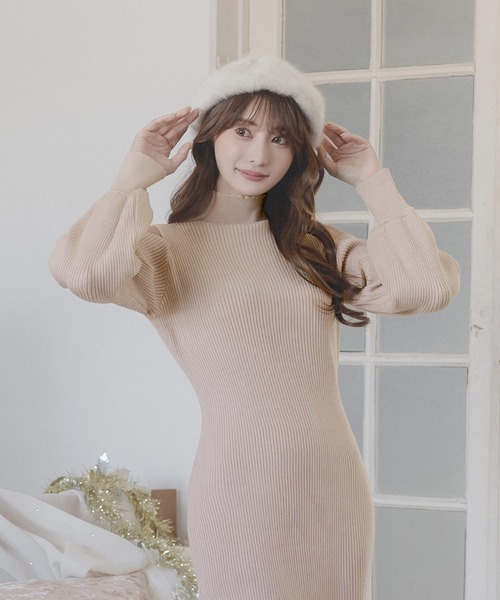 Julia Boutique（ジュリアブティック）の「肩開きハイネックタイト