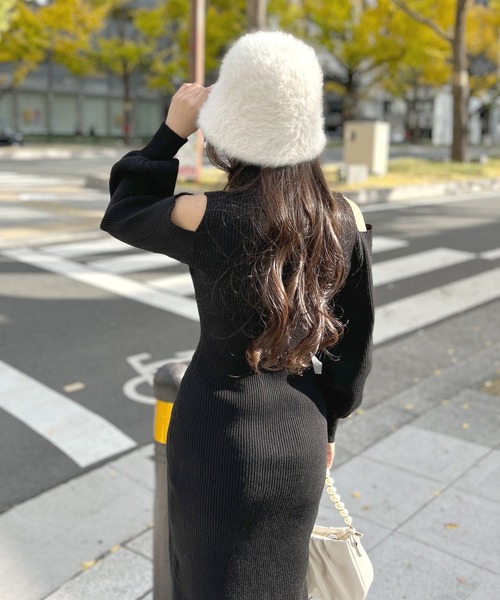 Julia Boutique（ジュリアブティック）の「肩開きハイネックタイト