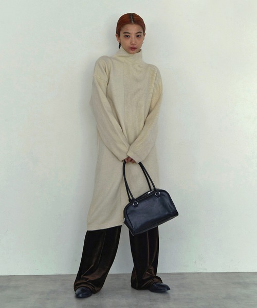 LIENCOEUR（リアンクール）の「ハイネックアシンメトリーワンピース（ワンピース・レディース・ライトベージュ/チャコールグレー/ブラック・FREE）」の3枚目の写真