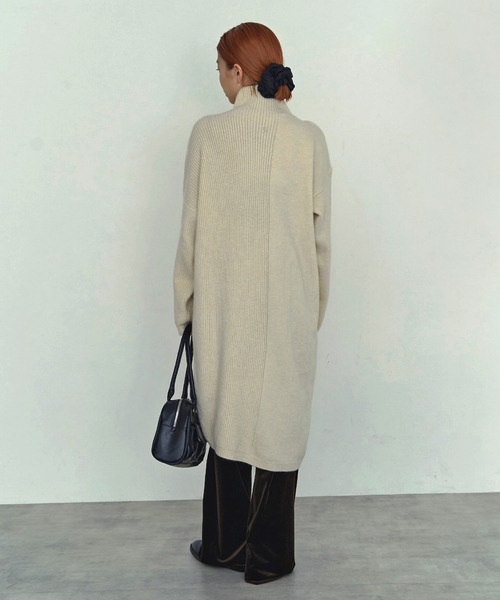 LIENCOEUR（リアンクール）の「ハイネックアシンメトリーワンピース（ワンピース・レディース・ライトベージュ/チャコールグレー/ブラック・FREE）」の16枚目の写真
