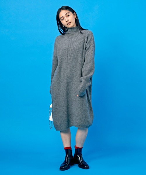 LIENCOEUR（リアンクール）の「ハイネックアシンメトリーワンピース（ワンピース・レディース・ライトベージュ/チャコールグレー/ブラック・FREE）」の4枚目の写真