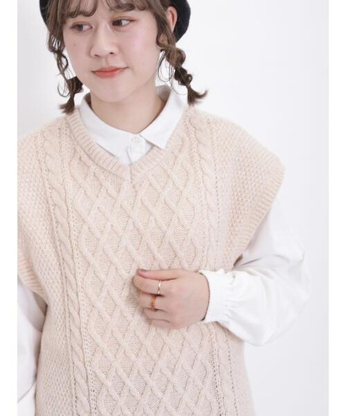 Samansa Mos2（サマンサ モスモス）の「ケーブル編みミドル丈ベスト（ベスト・レディース・チャコールグレー/キナリ/ベージュ/グリーン・F）」の6枚目の写真