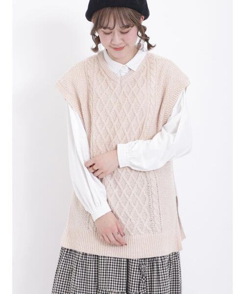 Samansa Mos2（サマンサ モスモス）の「ケーブル編みミドル丈ベスト（ベスト・レディース・チャコールグレー/キナリ/ベージュ/グリーン・F）」の8枚目の写真