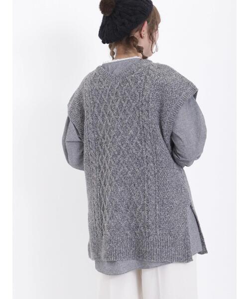 Samansa Mos2（サマンサ モスモス）の「ケーブル編みミドル丈ベスト