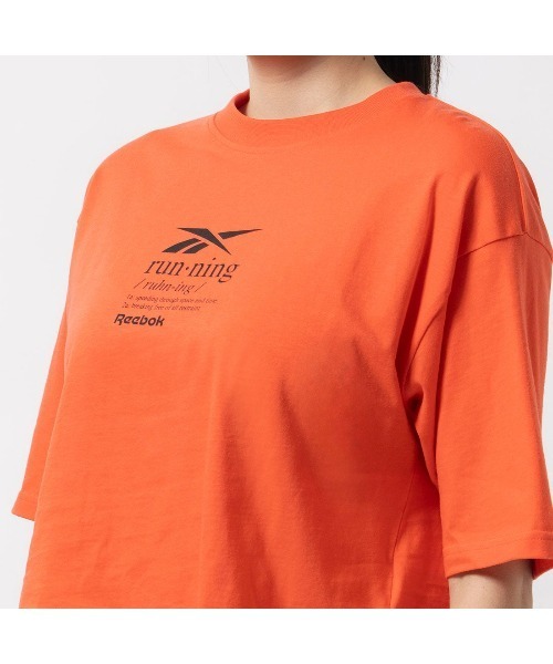 Reebok（リーボック）の「ランニング グラフィック Tシャツ / RUNNING GRAPHIC TEE（Tシャツ/カットソー・レディース・ブラック/ライトブルー/オレンジ・LARGE/MEDIUM/SMALL/XX-LARGE/X-LARGE/X-SMALL）」の11枚目の写真