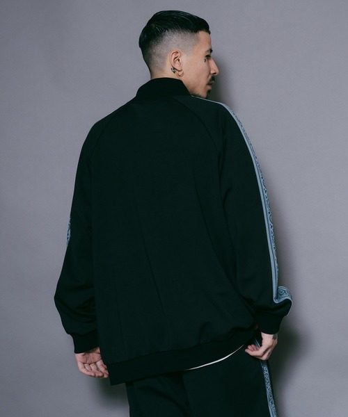 Subciety（サブサエティ）の「TRACK JKT（ジャージ・メンズ・ブラック×グレー/ブラック×ホワイト/オリーブ・MEDIUM/LARGE/X-LARGE/SMALL）」の14枚目の写真