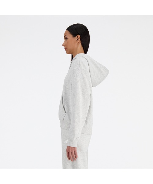 ニューバランス New Balance レディース スウェットパーカー スウェットフーディ_Sport Essentials Stacked Logo NEW BALANCE（ニューバランス）の「Sport Essentials Stacked