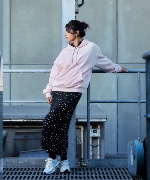 NEW BALANCE（ニューバランス）の「Sport Essentials Stacked Logo スウェットフーディ（スウェット・レディース・ライトピンク/ブラック/ヘザーグレー・MEDIUM/SMALL/LARGE/X-LARGE）」の21枚目の写真