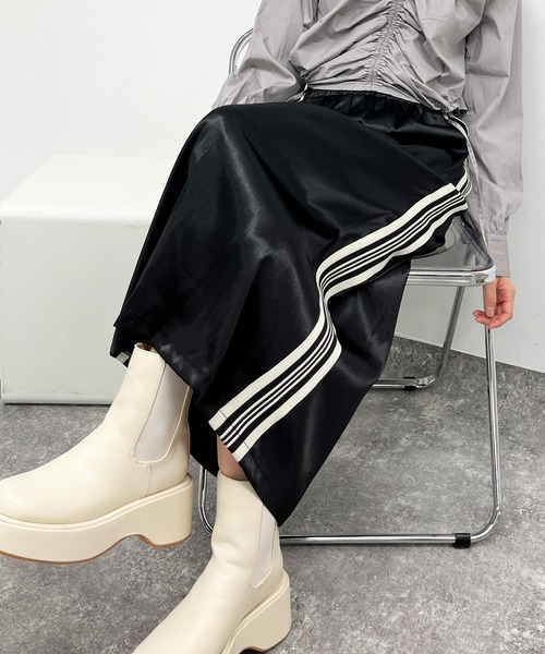 ANAP（アナップ）の「光沢サテンラインスカート（スカート・レディース・イエロー/ブラック/グレー・FREE）」の4枚目の写真